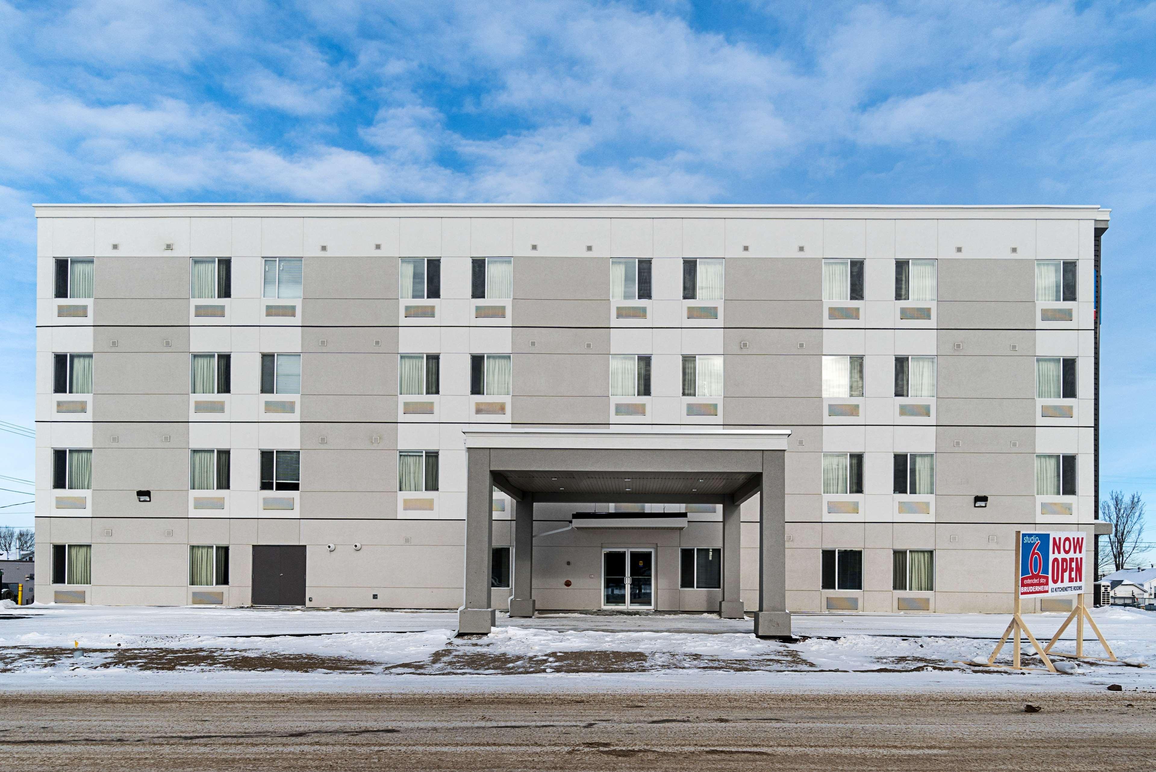 Studio 6-Bruderheim, Ab Zewnętrze zdjęcie